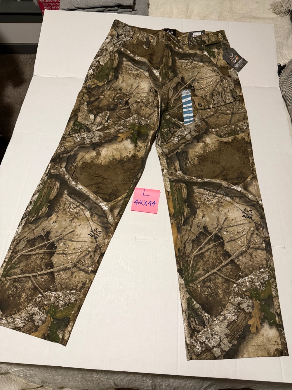 NWT Realtree camouflage hunting pants, men’s size Large (42–44)